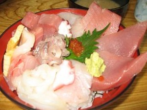 食べきれない海鮮丼(反省会で)